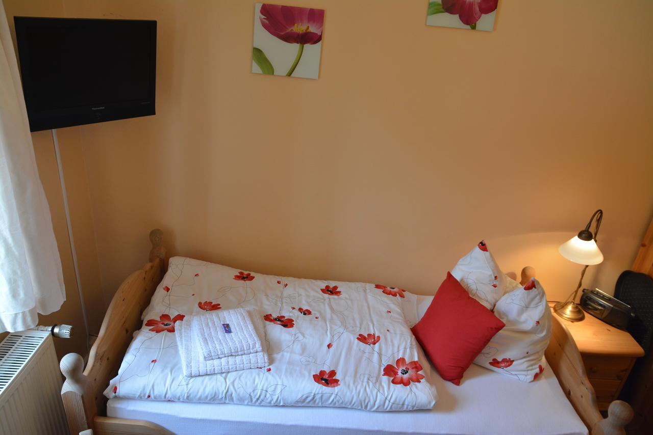 Landgasthof Alter Bahnhof Heyerode Room photo